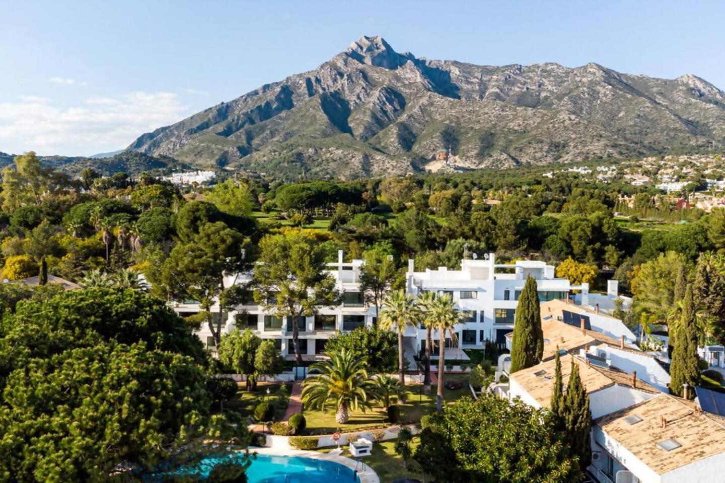 Apartamento Bajo Con Jardin En La Milla De Oro Marbella Exterior foto